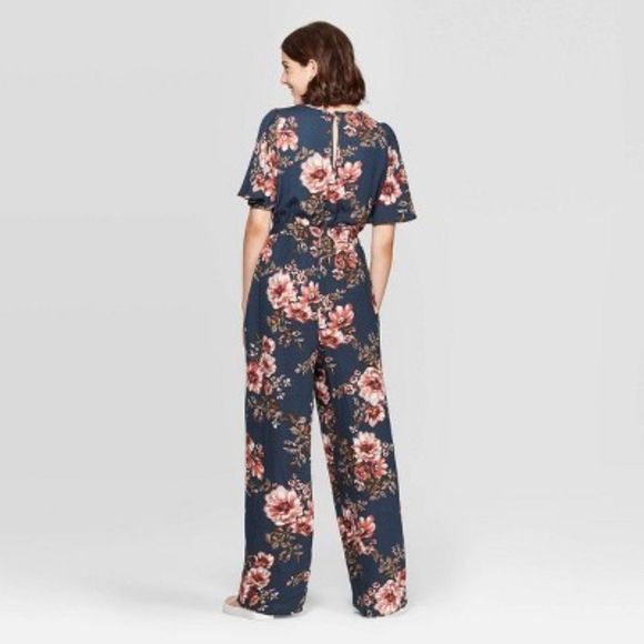 Bundle: Jumpsuit, shirt, bag, necklace and earring. - Picture 2 of 13